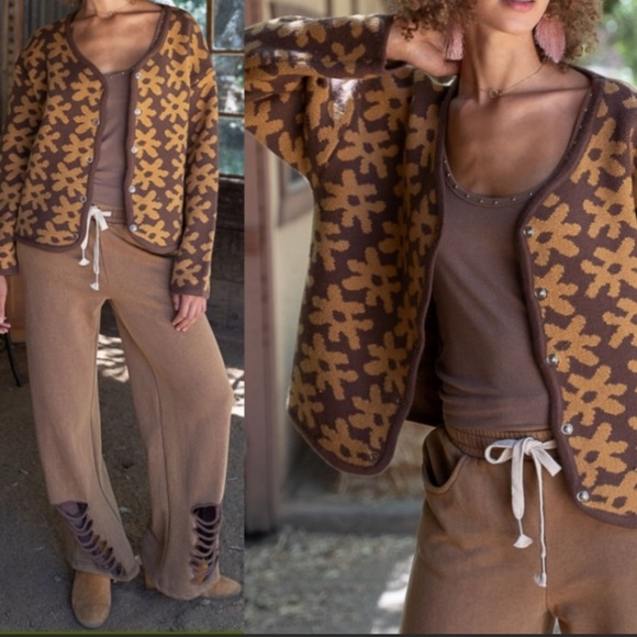 SOLD Flowers Knit Cardigan Sweater Womens Clothing - Picture 3 of 7